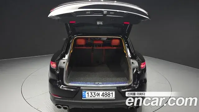 Porsche Cayenne 2022 — Photo 32/36