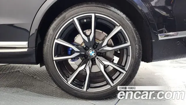 BMW X7 2022 — Şəkil 33/37