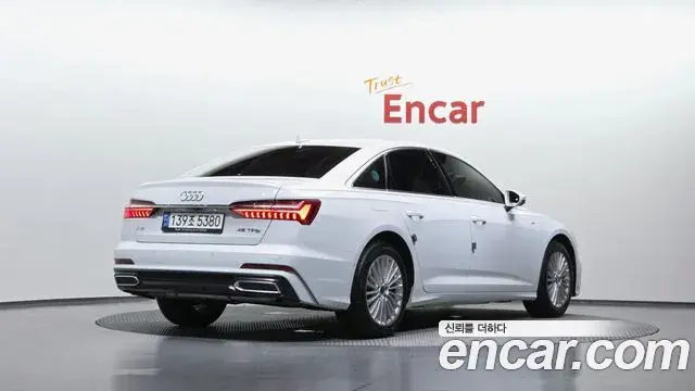 Audi A6 2021 — Фото 1/20