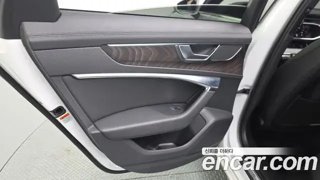 Audi A6 2021 — Photo 14/33