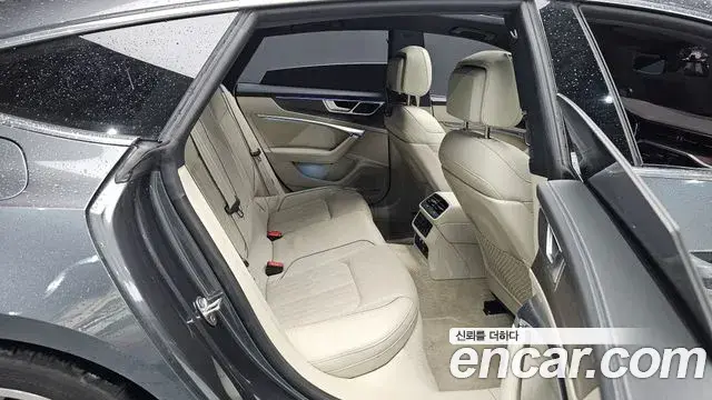 Audi A7 2020 — Photo 11/33