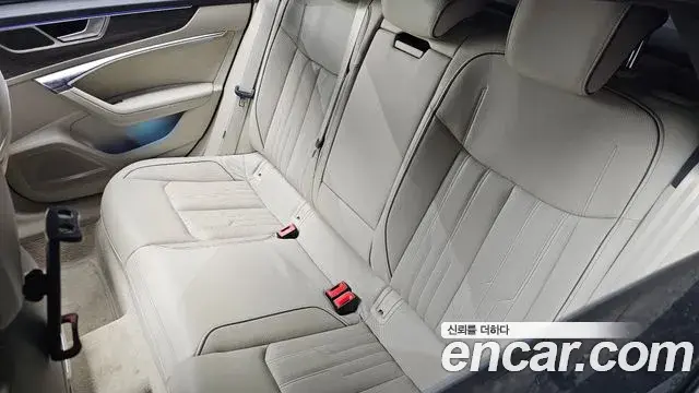 Audi A7 2020 — Photo 10/33