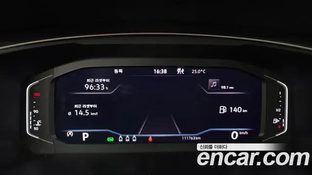 Volkswagen Tiguan 2021 — Şəkil 25/32