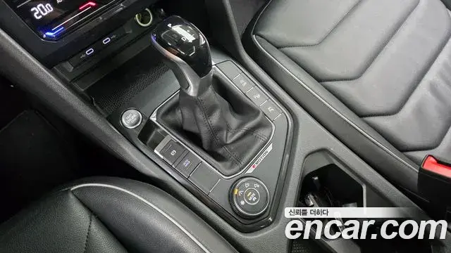 Volkswagen Tiguan 2021 — Şəkil 30/32