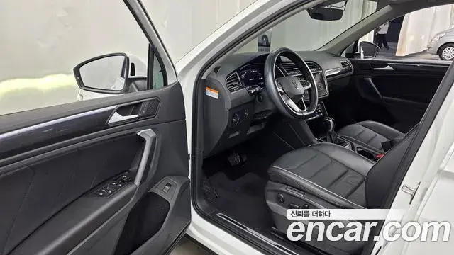 Volkswagen Tiguan 2021 — Şəkil 19/32