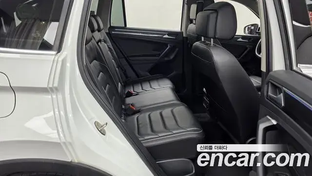 Volkswagen Tiguan 2021 — Şəkil 14/32