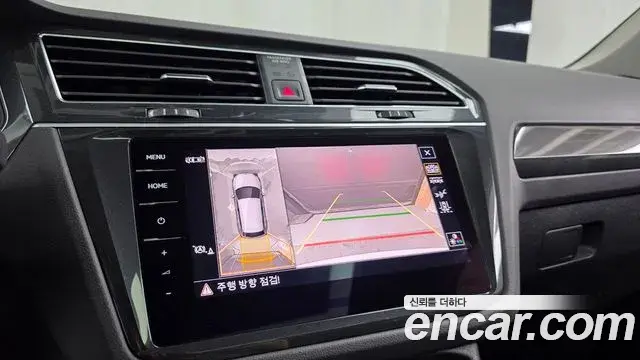 Volkswagen Tiguan 2021 — Şəkil 24/32