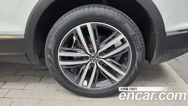 Volkswagen Tiguan 2021 — Şəkil 18/32