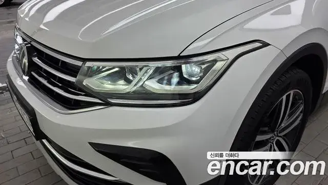 Volkswagen Tiguan 2021 — Şəkil 22/32