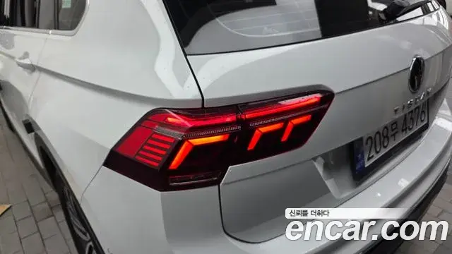 Volkswagen Tiguan 2021 — Şəkil 31/32