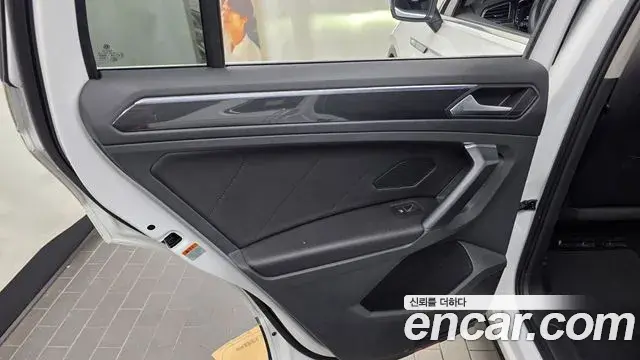 Volkswagen Tiguan 2021 — Şəkil 28/32