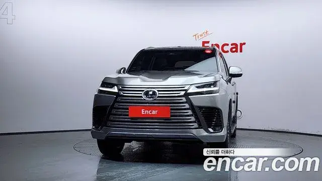 Lexus LX 2025 — Photo 12/38
