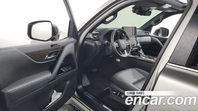 Lexus LX 2025 — Photo 33/38