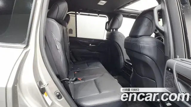 Lexus LX 2025 — Photo 7/38