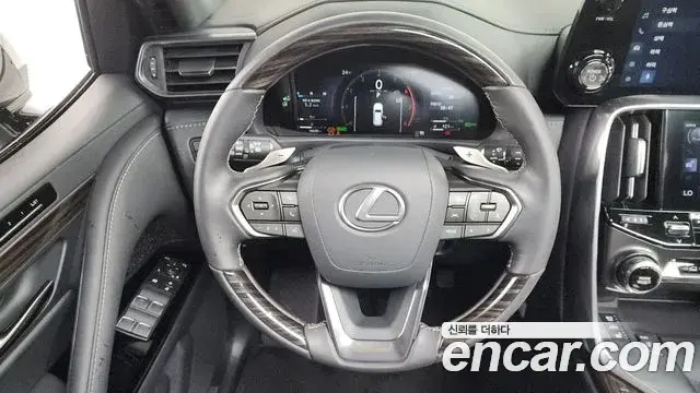 Lexus LX 2025 — Photo 17/38