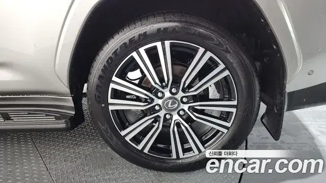 Lexus LX 2025 — Photo 36/38