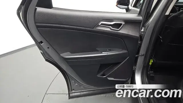 Kia Sportage 2022 — ფოტო 24/28