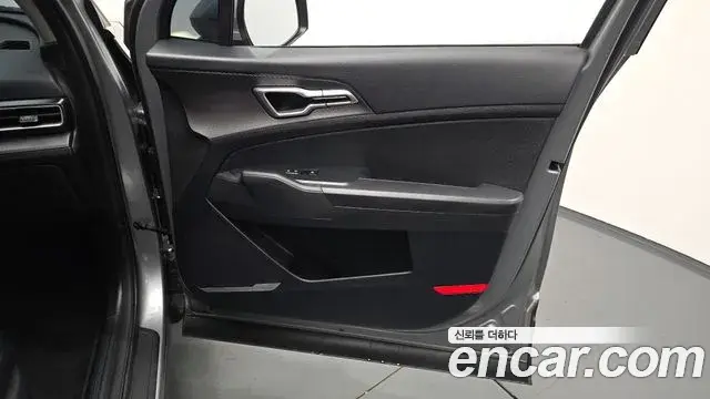 Kia Sportage 2022 — ფოტო 16/28