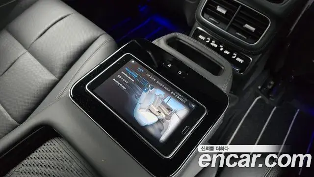 Mercedes-Benz GLS-Class 2020 — Photo 28/34