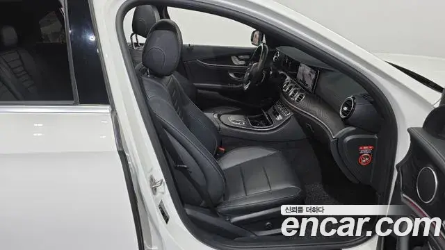 Mercedes-Benz E-Class 2020 — Фото 11/20