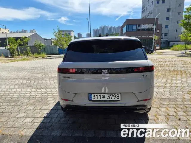 Land Rover Range Rover Sport 2023 — Photo 11/20