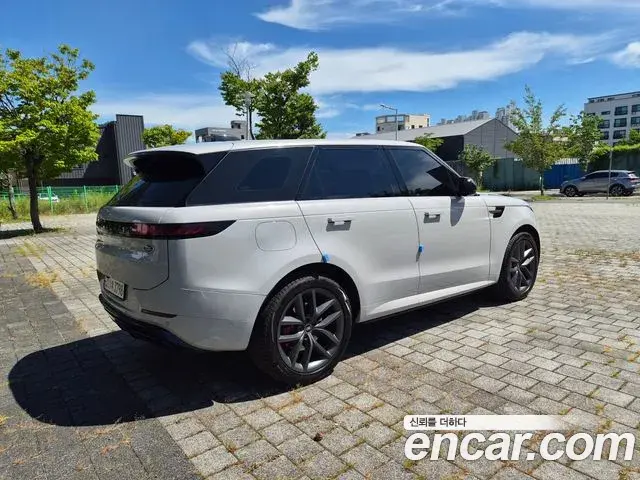 Land Rover Range Rover Sport 2023 — Photo 8/20