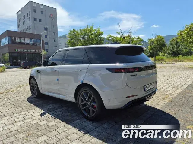 Land Rover Range Rover Sport 2023 — Photo 3/20