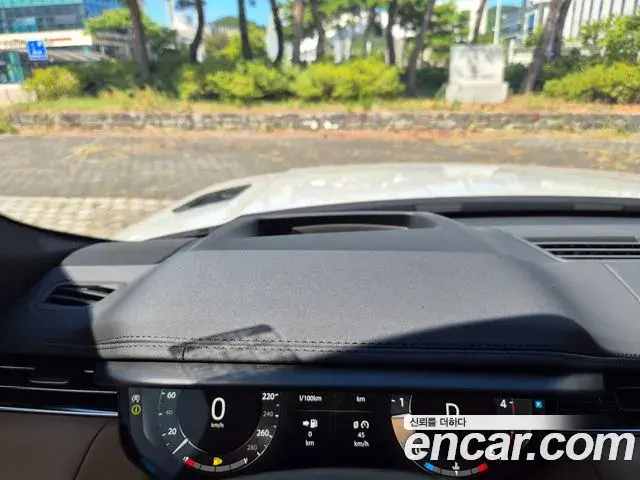 Land Rover Range Rover Sport 2023 — Photo 10/20