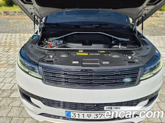 Land Rover Range Rover Sport 2023 — Photo 2/20