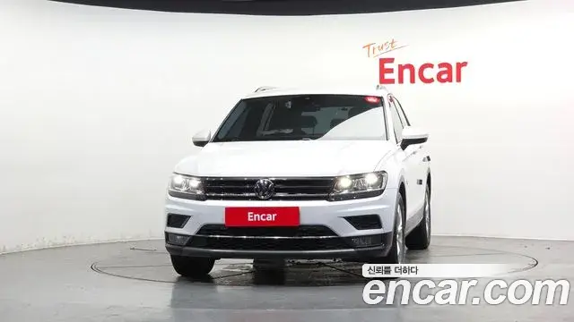 Volkswagen Tiguan 2018 — Şəkil 22/32