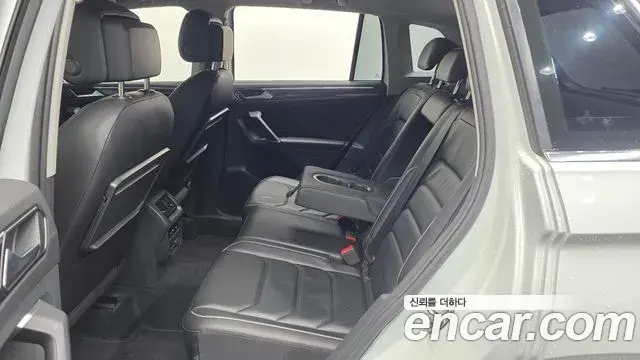 Volkswagen Tiguan 2018 — Şəkil 16/32