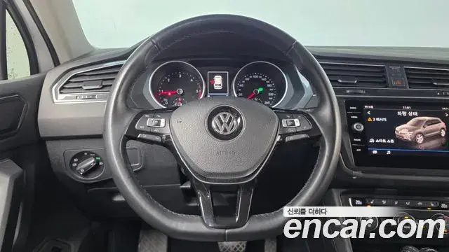 Volkswagen Tiguan 2018 — Şəkil 32/32