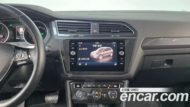Volkswagen Tiguan 2018 — Şəkil 26/32