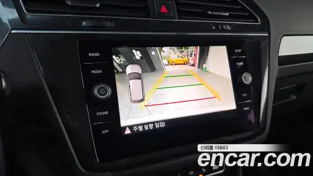 Volkswagen Tiguan 2018 — Şəkil 18/32