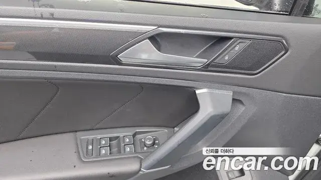 Volkswagen Tiguan 2018 — Şəkil 20/32