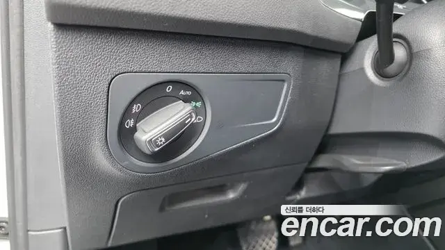 Volkswagen Tiguan 2018 — Şəkil 15/32