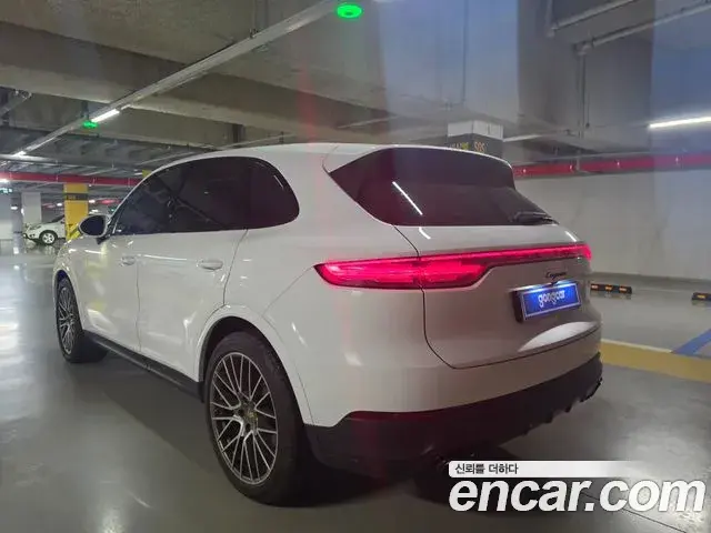 Porsche Cayenne 2023 — Photo 12/19