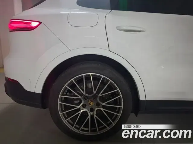 Porsche Cayenne 2023 — Photo 15/19
