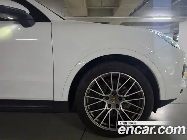 Porsche Cayenne 2023 — Photo 14/19