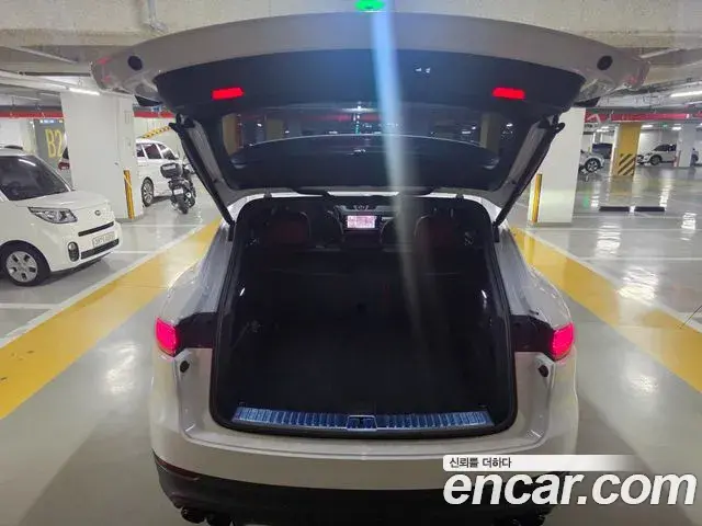 Porsche Cayenne 2023 — Photo 9/19