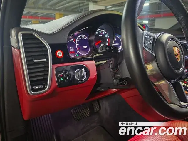 Porsche Cayenne 2023 — Photo 11/19