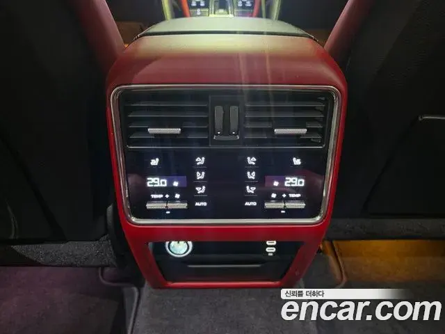 Porsche Cayenne 2023 — Photo 8/19