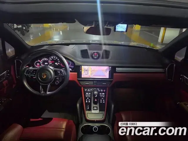 Porsche Cayenne 2023 — Photo 18/19