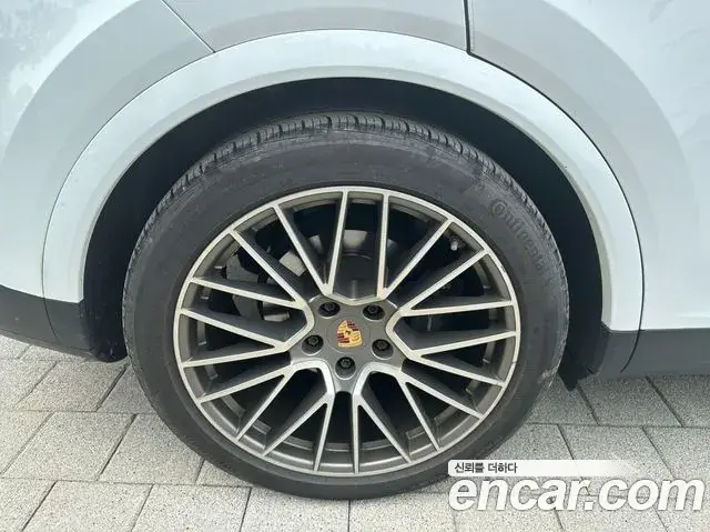 Porsche Cayenne 2023 — Photo 13/19
