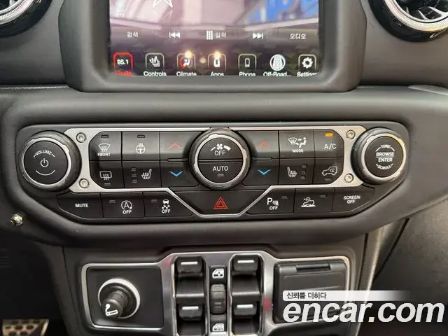 Jeep Wrangler 2021 — Photo 19/19