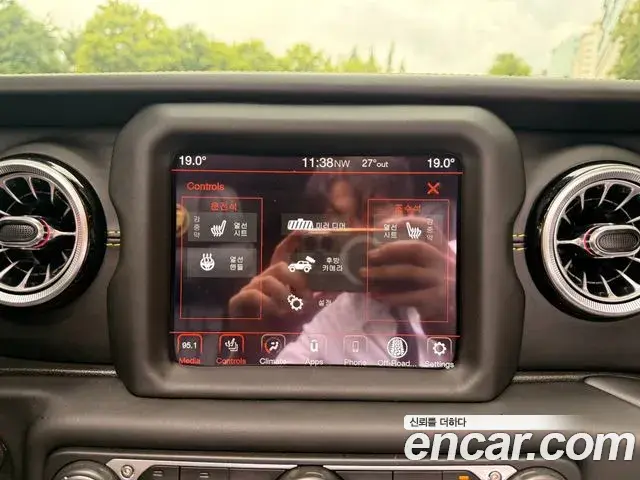 Jeep Wrangler 2021 — Photo 15/19