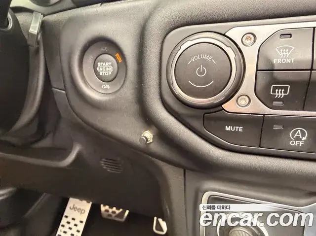Jeep Wrangler 2021 — Photo 9/19