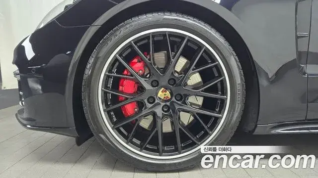 Porsche Panamera 2020 — Photo 17/33
