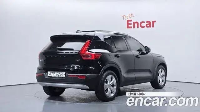 Volvo XC40 2019 — Фото 2/20