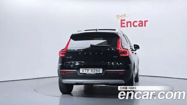 Volvo XC40 2019 — Фото 4/20